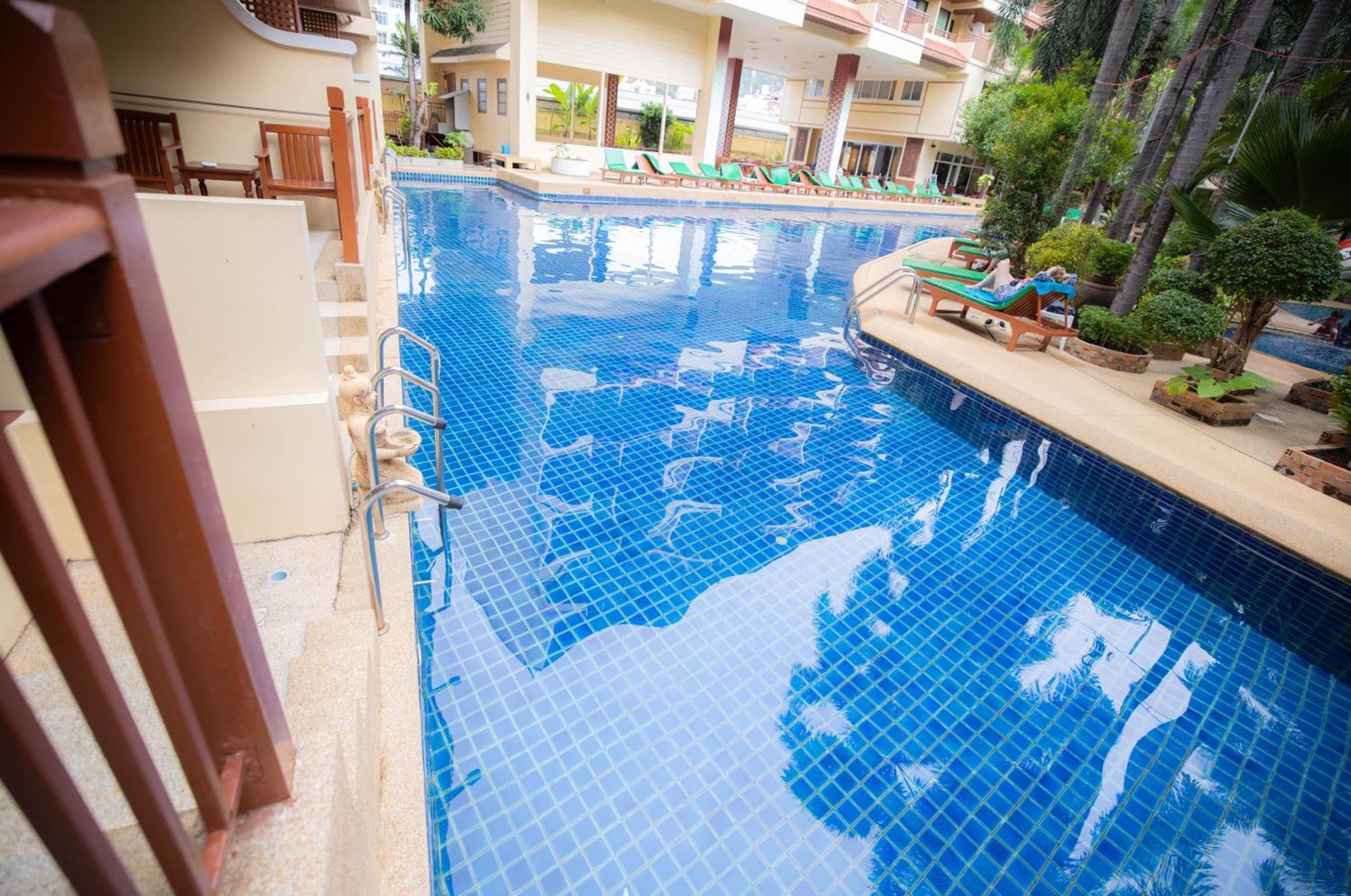 Baumanburi Hotel Patong Eksteriør bilde