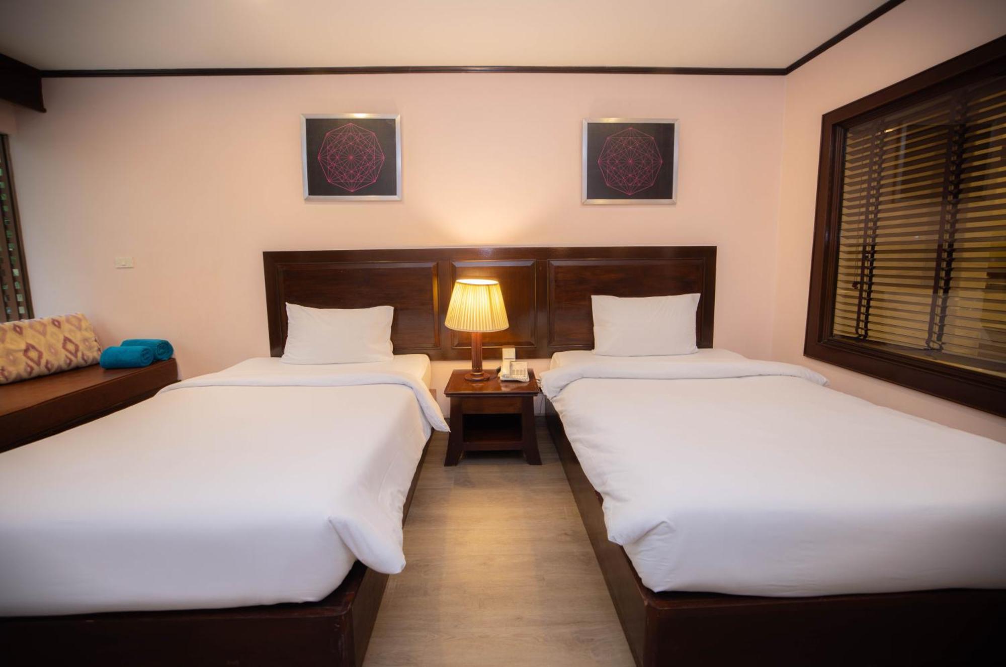 Baumanburi Hotel Patong Eksteriør bilde